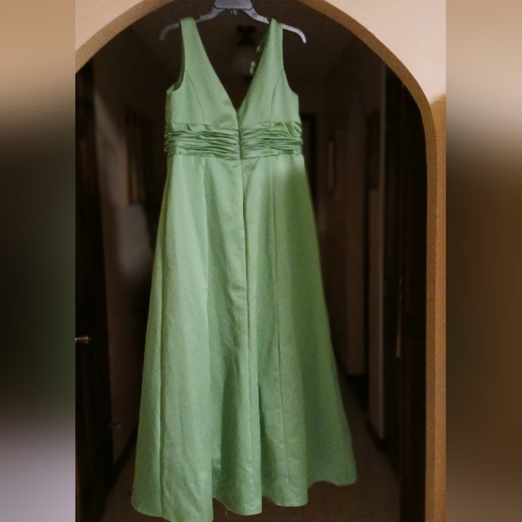 💰David's Bridal Formal Gown Green Size 16 - Picture 2 of 8
